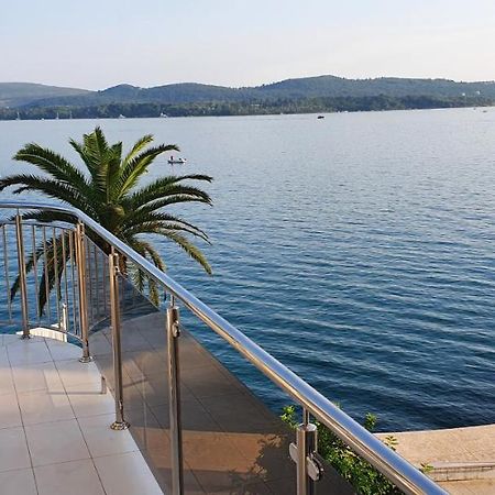 Apartamento Penthouse By The Sea Tivat Exterior foto