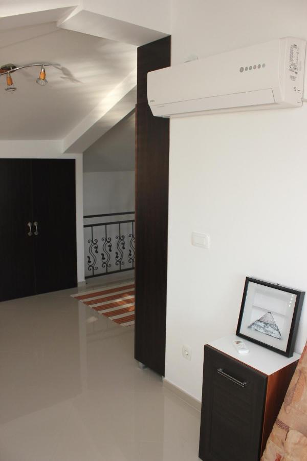 Apartamento Penthouse By The Sea Tivat Exterior foto