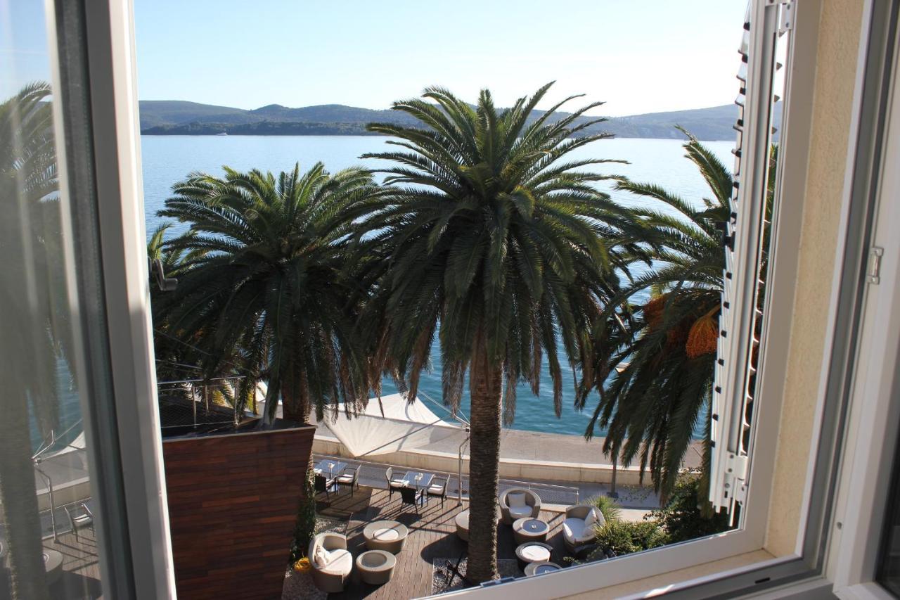 Apartamento Penthouse By The Sea Tivat Exterior foto