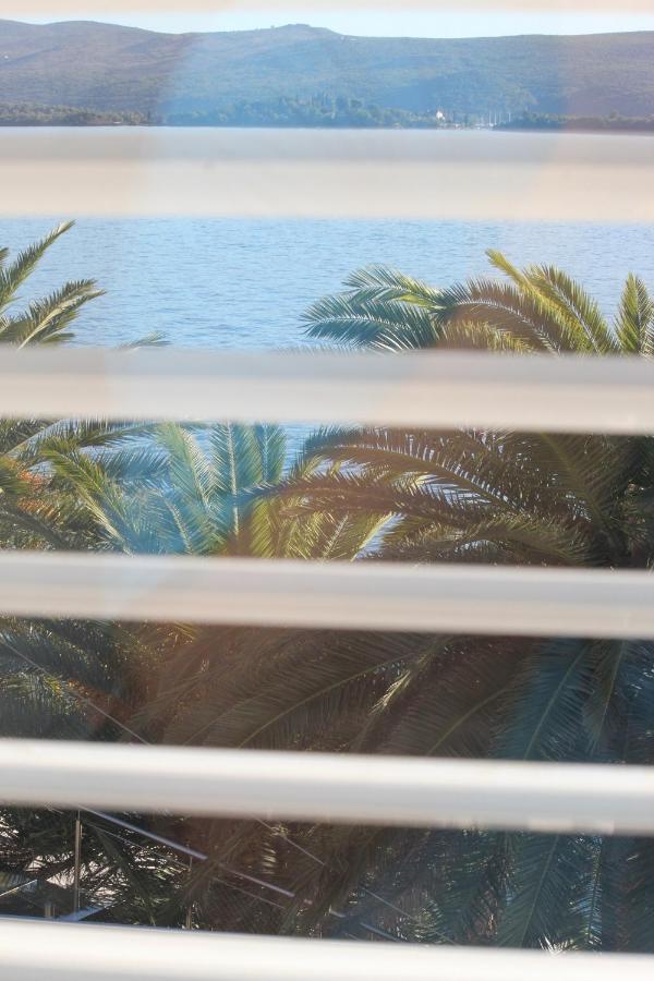 Apartamento Penthouse By The Sea Tivat Exterior foto