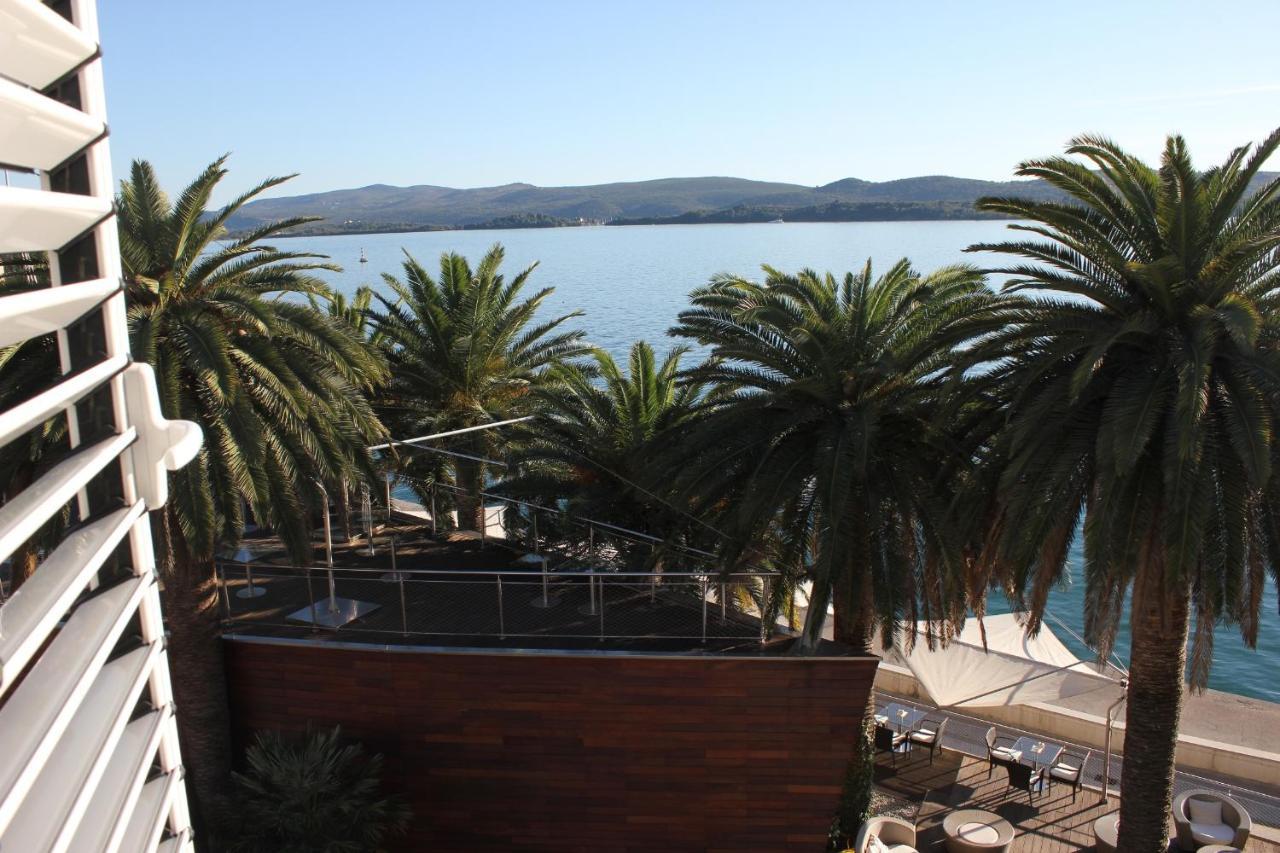 Apartamento Penthouse By The Sea Tivat Exterior foto