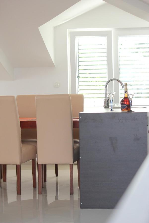 Apartamento Penthouse By The Sea Tivat Exterior foto