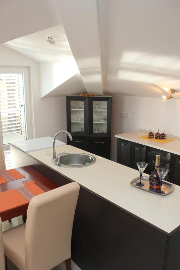 Apartamento Penthouse By The Sea Tivat Exterior foto