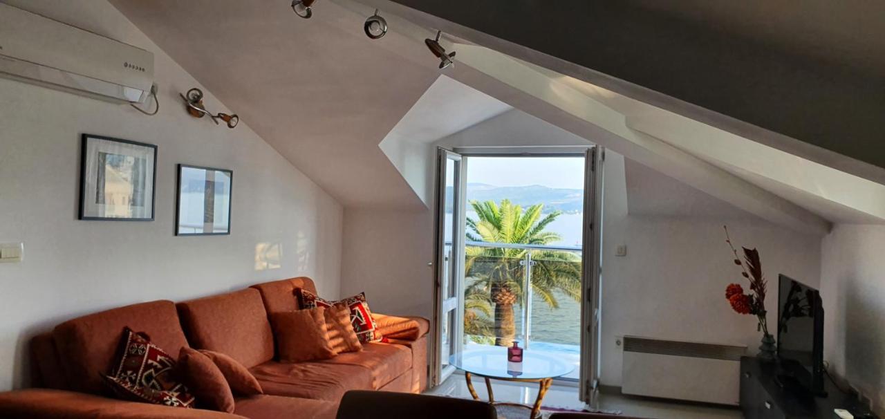 Apartamento Penthouse By The Sea Tivat Exterior foto