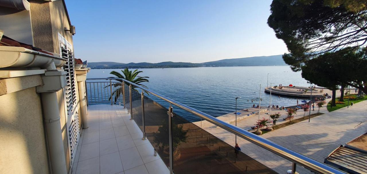 Apartamento Penthouse By The Sea Tivat Exterior foto